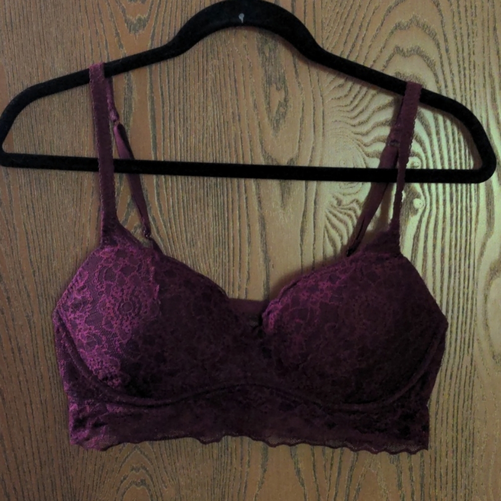 Medium VS pink bra